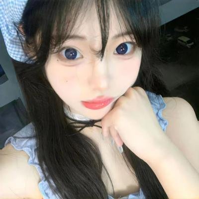 她房间里的云 海报